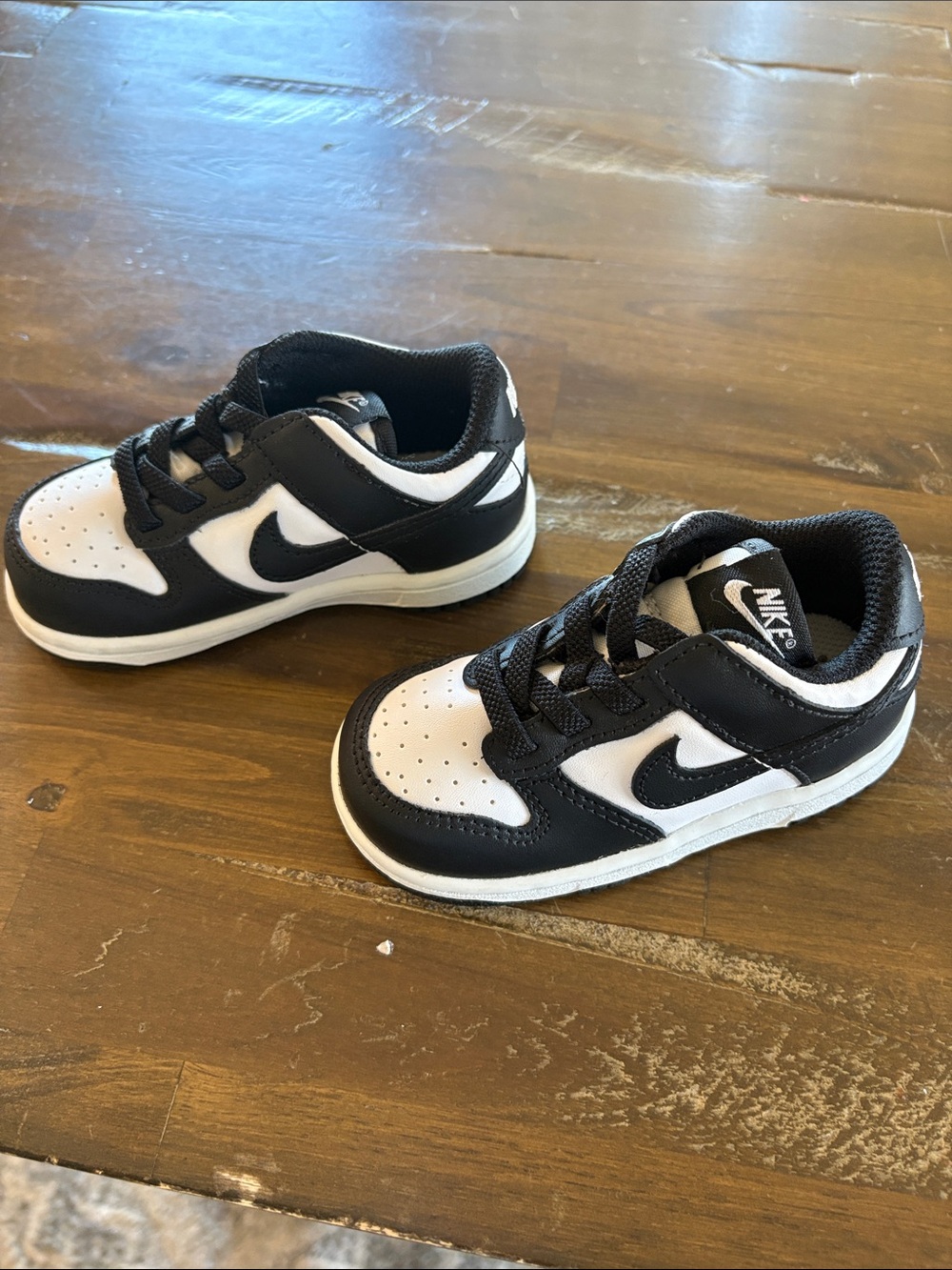 Nike Kids Black and White Dunks Low Top Swoosh Sneakers size 6C - Picture 5 of 5